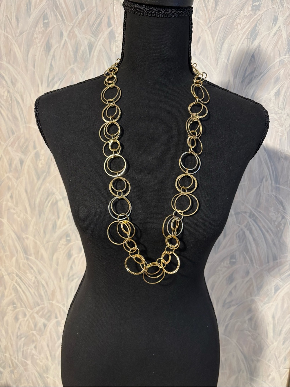 Daisy Fuentes Long Gold Link Circle Necklace 32”